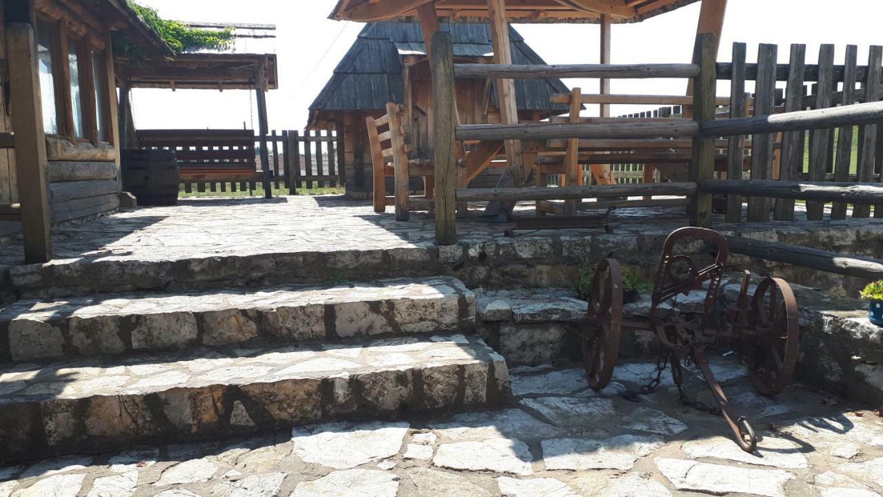 Bed and Breakfast Konoba Ognjiste Sokolac  Exterior foto